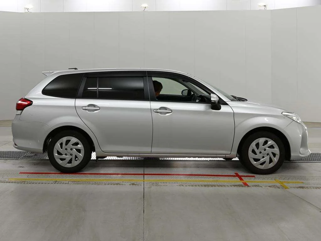 Toyota Corolla Fielder NRE161G 2021